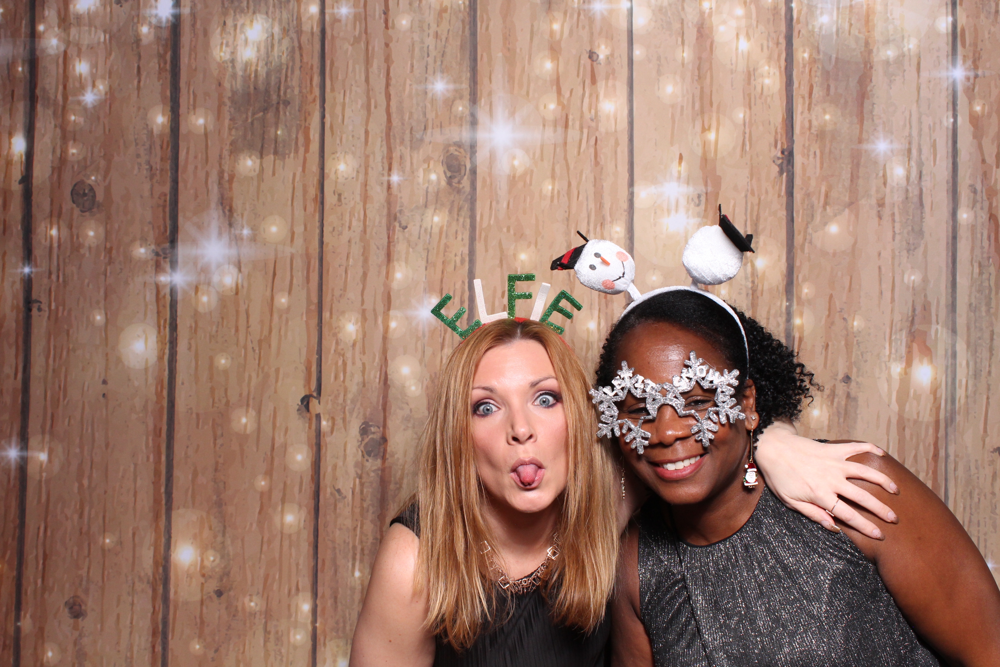 Tes Christmas party  | View more photos from the event at gallery.magicimages.uk/u/MagicImages/Tes-Christmas-party